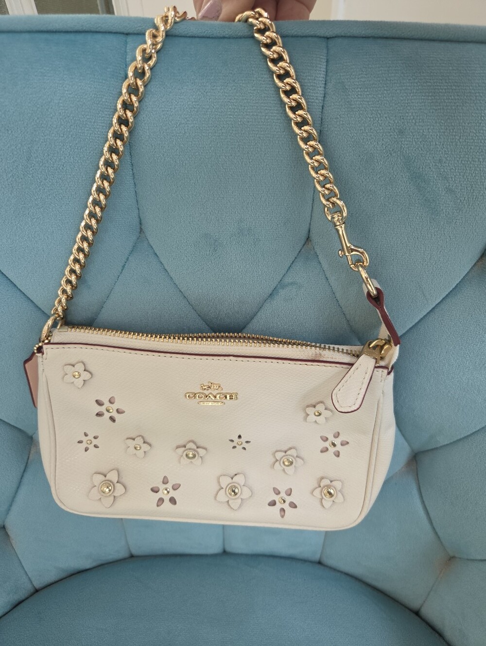 Coach Clutch In Cream Leather W/gold Chain Handle